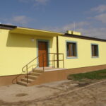 alt="Budynek Świetlicy w Kołudzie Wielkiej po remoncie"