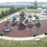 alt="Wybudowany miejski plac zabaw"